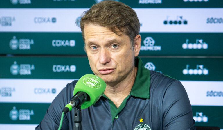 Coritiba define modelo de jogo ofensivo com foco em vantagem tática