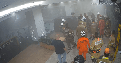 Brigadistas combatem incêndio no Shopping Tijuca com esforço e riscos