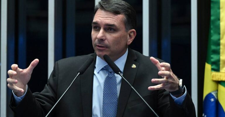 Flávio Bolsonaro recua e questiona legalidade da cpi do banco master