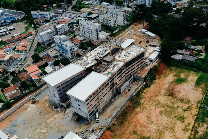 Obras do novo hospital em São José dos Pinhais avançam 32,2%