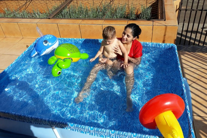 Consumo excessivo de água com piscinas plásticas pode ser evitado com medidas simples