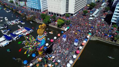 Carnaval 2026 agita Recife com blocos e shows no Marco Zero