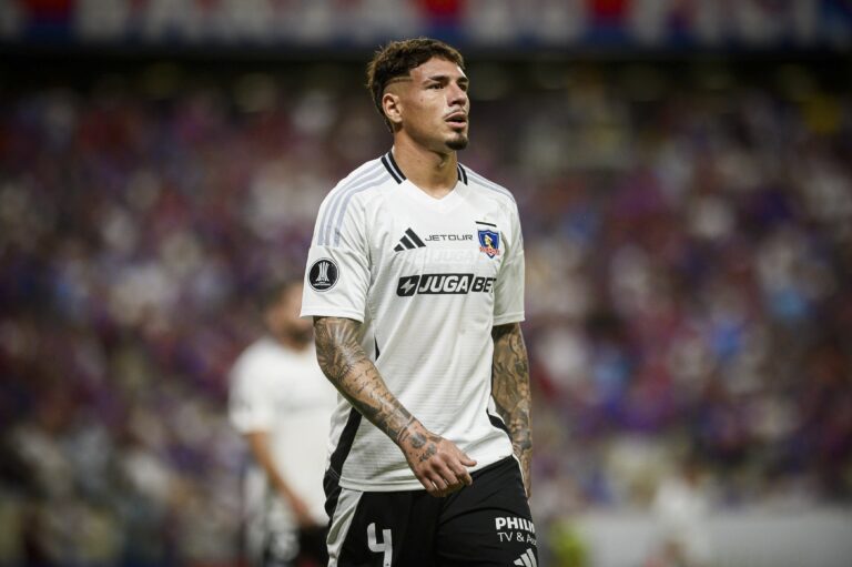 Vasco reforça defesa com a contratação do zagueiro Alan Saldivia