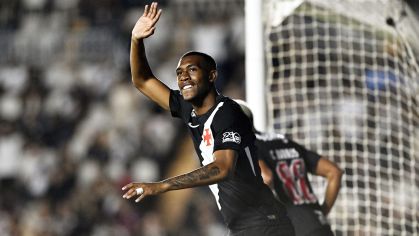 Rayan brilha e Vasco supera expulsão para vencer Maricá no Cariocão