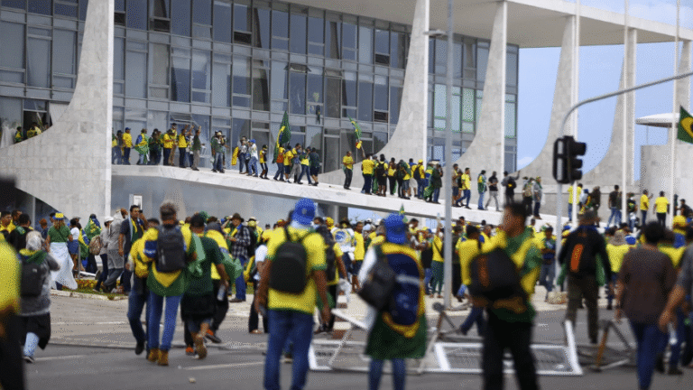 Anistia ampla propõe perdão total para atos antidemocráticos de 2023