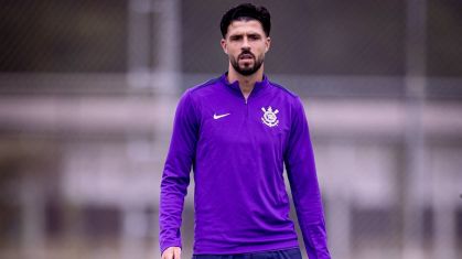 Corinthians negocia rescisão com atacante espanhol Héctor Hernández