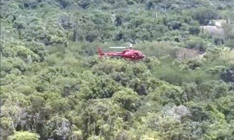 Queda de helicóptero na zona oeste do Rio deixa três mortos