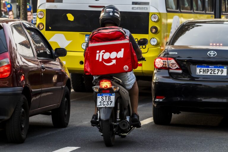 Rio regula entrega por app e limita acesso à porta dos clientes