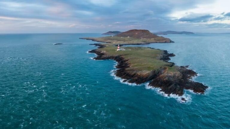 Ilha de Bardsey oferece vagas de emprego com salários atraentes