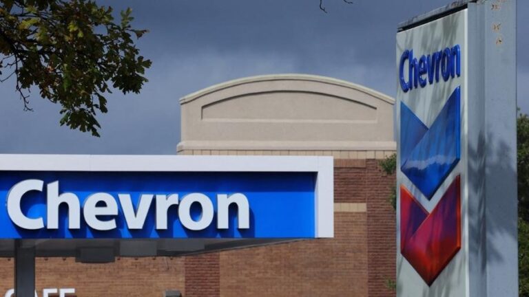 Exportação de petróleo venezuelano é retomada com navio da Chevron