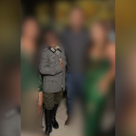 Traje nazista na formatura gera pedido público de desculpas