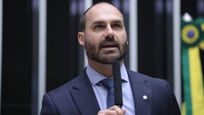 Moraes autoriza uso de provas contra Eduardo Bolsonaro em processo da Polícia Federal