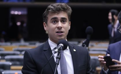 Deputado Nikolas visita hospital após atingidos por raio em Brasília