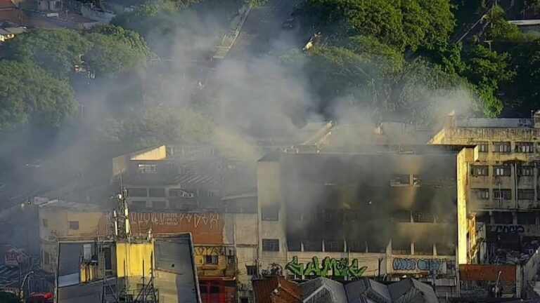 Incêndio na zona leste de São Paulo deixa duas vítimas fatais