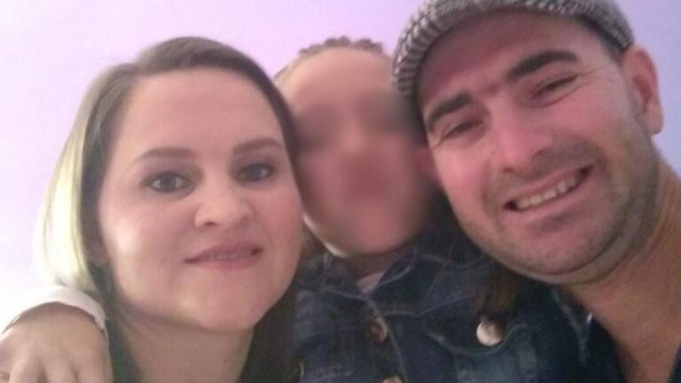 Homem mata esposa e filha a facadas em SC e morre em confronto com a polícia