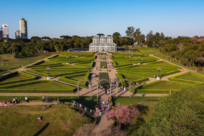 Curitiba e Foz do Iguaçu lideram buscas por destinos turísticos em março