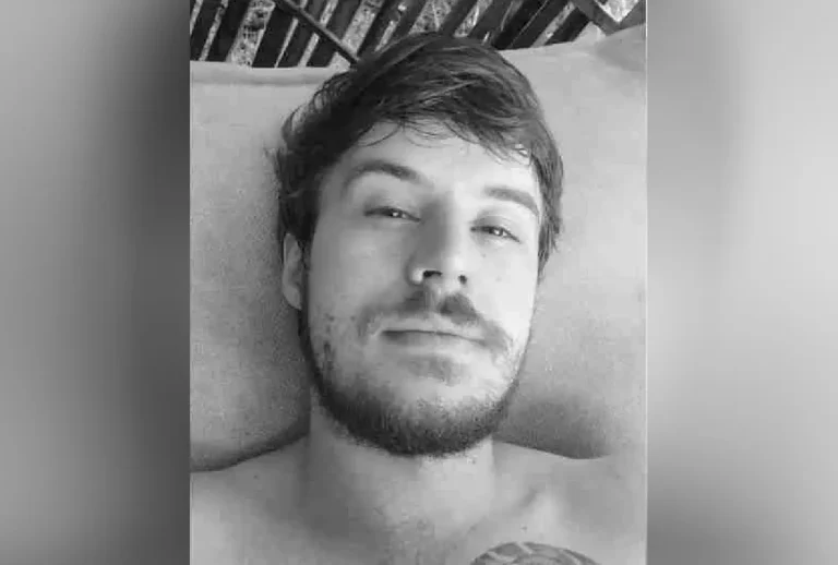 Jovem é encontrado morto em área de mata enrolado em cobertor