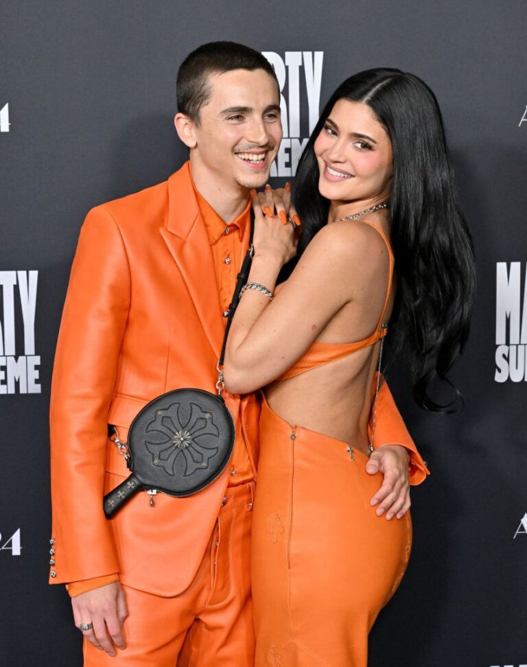Por que a cor laranja virou a nova paixão de Kylie Jenner?