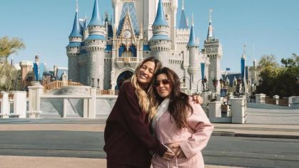 Lauana Prado curte férias na Disney exibindo a gravidez ao lado de Tati Dias