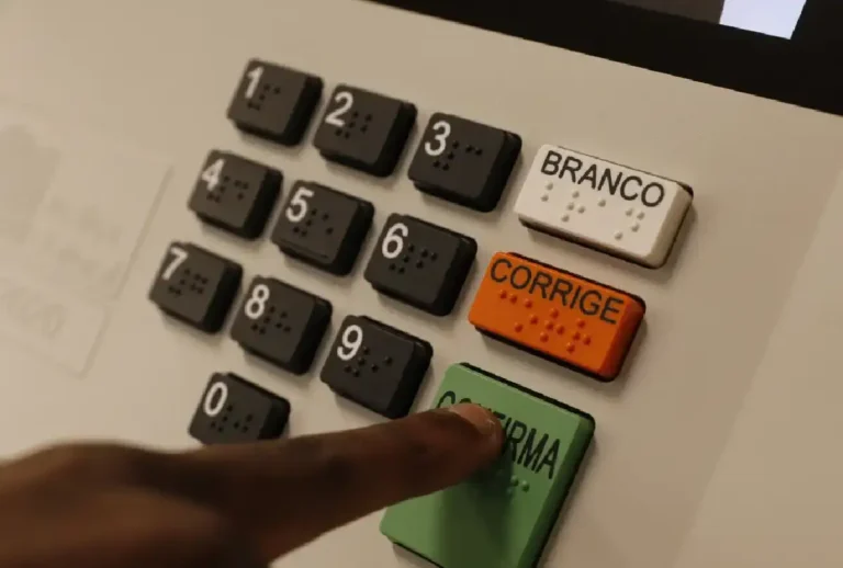Mais de 63 mil eleitores têm novo local de votação no Paraná