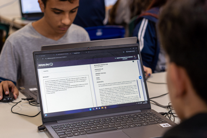 Redação Paraná amplia correção por inteligência artificial para novos gêneros textuais