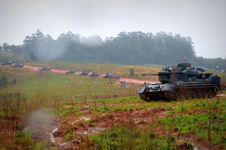 Doação de equipamentos do Exército fortalece laços com Paraguai