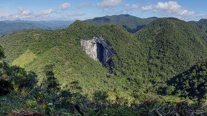 Laser da USP confirma maior boca de caverna do mundo em Iporanga
