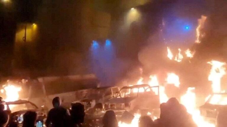 Irã vive apagão digital e repressão sangrenta sem precedentes