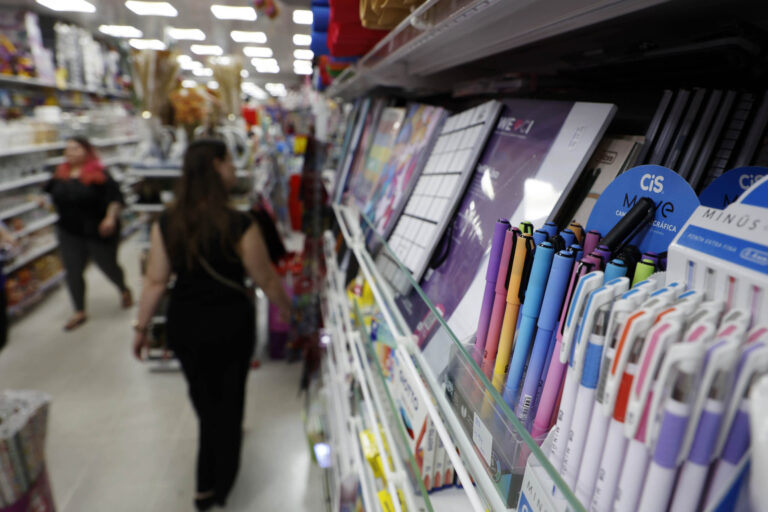 Procon Ponta Grossa revela alta variação nos preços de material escolar