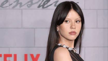 Mia Goth revela episódios polêmicos e estratégias na carreira em Hollywood