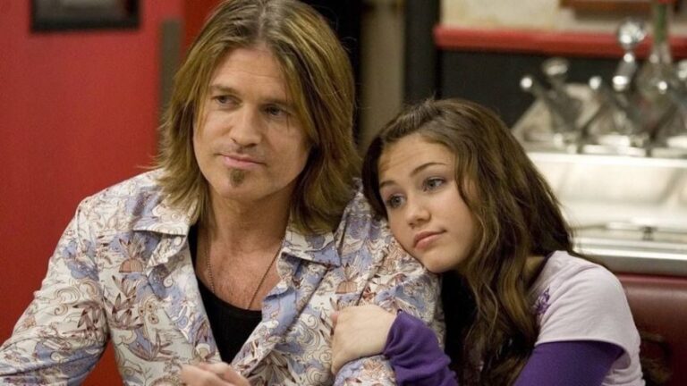 miley cyrus esclarece papel dos pais na infância da disney