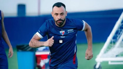 Santos confirma contratação do atacante Moisés do Fortaleza para 2026