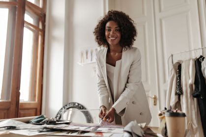 Governo de São Paulo oferece 5 mil vagas para curso gratuito de empreendedorismo feminino via WhatsApp