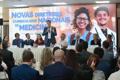 Enamed: Camilo Santana defende exame e nega perseguição a faculdades