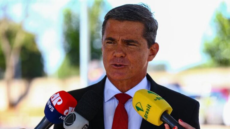 General preso por golpe ganha autorização para trabalhar no comando militar