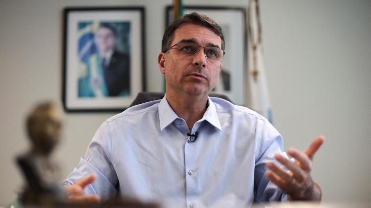 Tarcísio recebe recado de Bolsonaro sobre candidatura de Flávio
