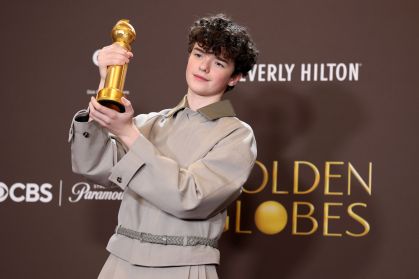Owen Cooper vence Globo de Ouro e protagonizou videoclipe famoso