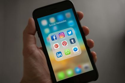 Deputado apresenta projeto para impedir redes sociais a menores de 16 anos