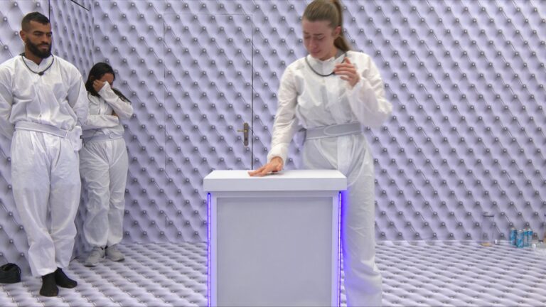 Elisa aperta botão vermelho e desiste da dinâmica do Quarto Branco no BBB 26