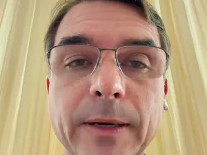 Flávio Bolsonaro destaca união da direita e apoio a Tarcísio e Michelle Bolsonaro