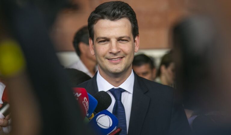 Prefeito Eduardo Pimentel promove ajustes estratégicos no segundo escalão de Curitiba