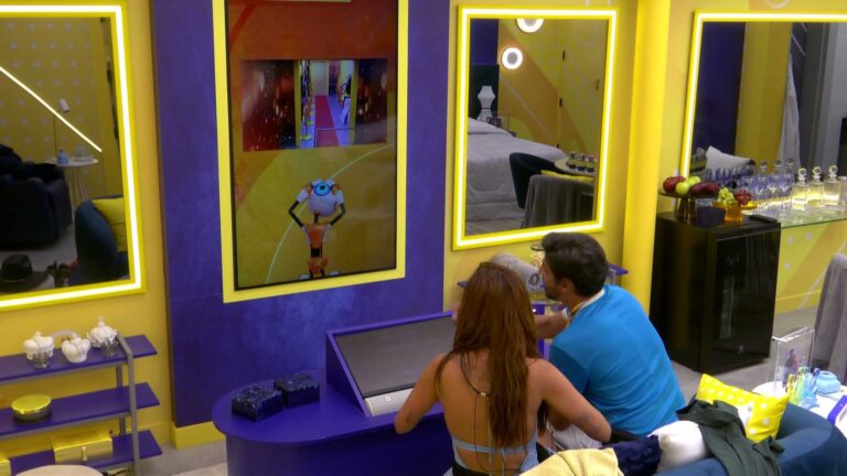 Anitta brinca com reconhecimento facial no BBB 26 e comenta sobre o Quarto do Líder