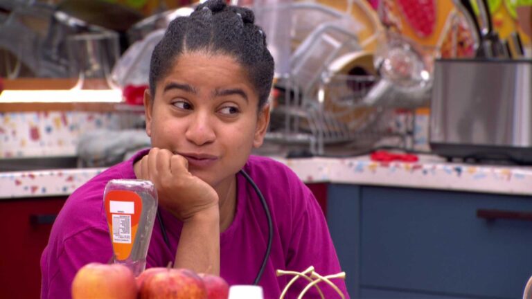Milena comenta personalidade ranzinza da gêmea e imagina participação dela no BBB