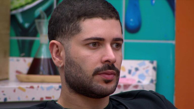 Marcelo analisa grupão e rejeita efeito manada contra Ana Paula Renault
