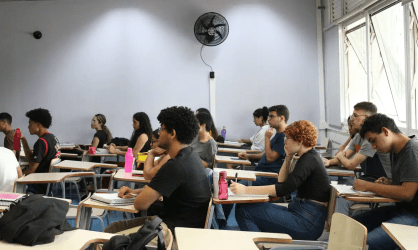 Número de alunos no ensino superior cresce em 2023 e 2024