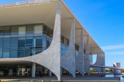 Governo planeja projeto próprio para acabar com escala 6x1 ainda no semestre