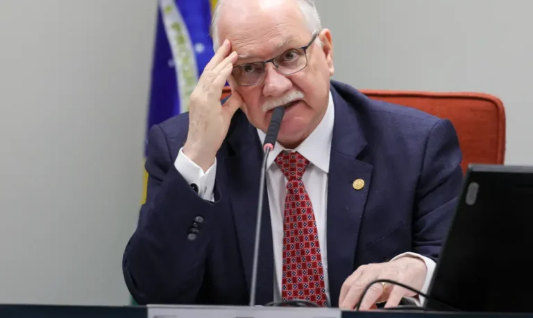 Democracia enfrenta desafios significativos nas Américas, diz Fachin