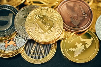 Bitcoin registra leve alta diante de expectativa pelo Fed e balanços de big techs