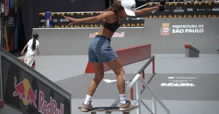 Rayssa Leal avança no mundial de skate street em São Paulo