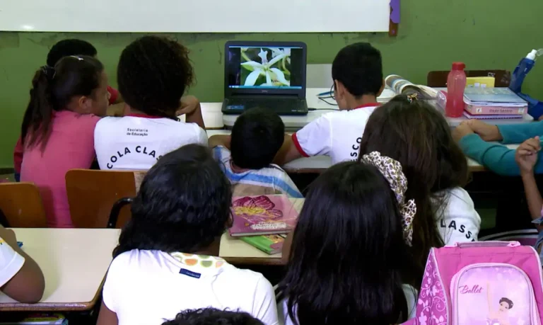 Racismo na escola: desafios e iniciativas em debate na TV Brasil